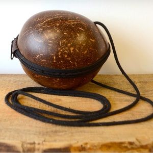 Coconut Hardshell Purse 🌴🥥